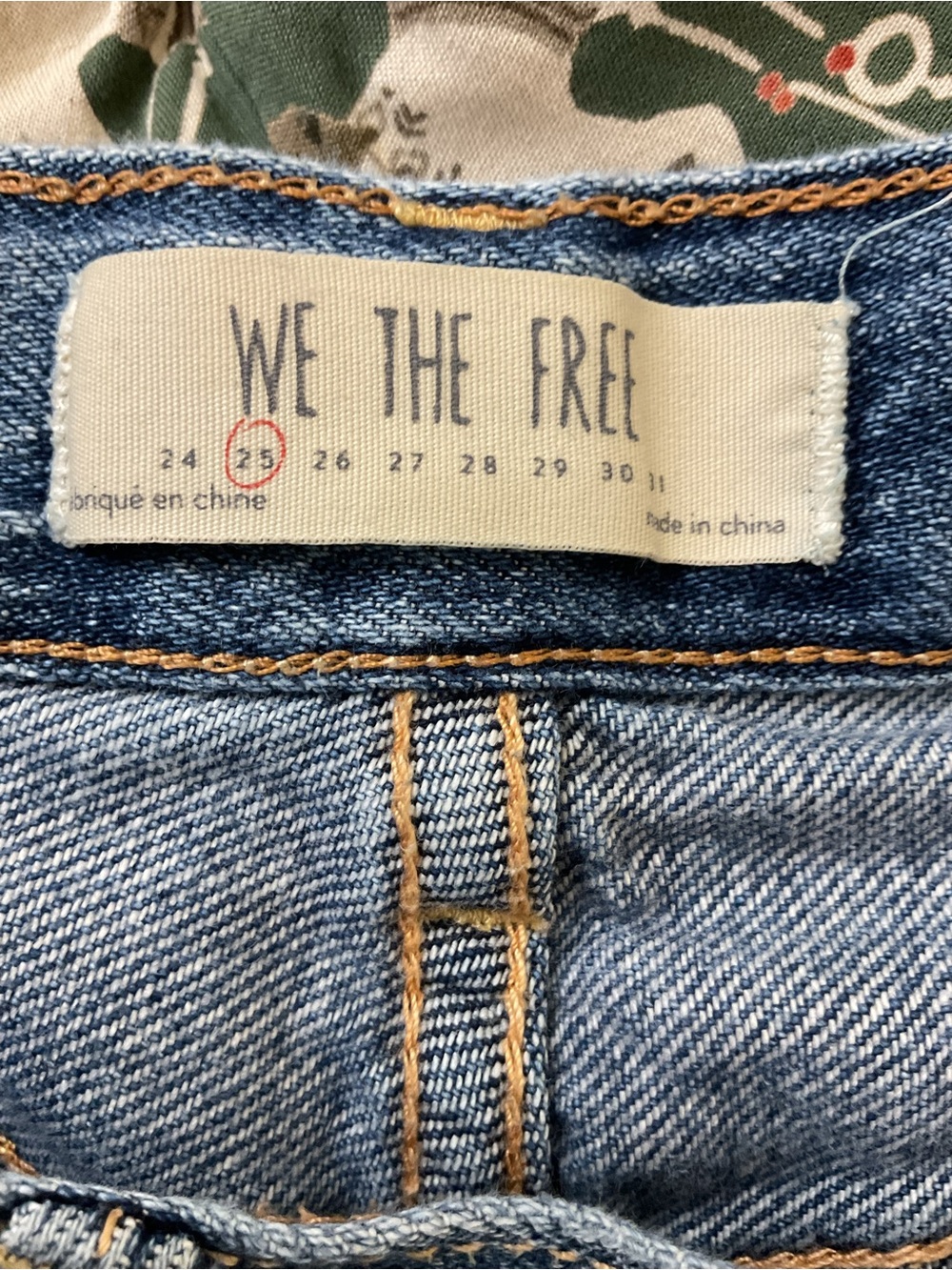 WE THE FREE Jean Cutoff Shorts Size 25 - Picture 3 of 5